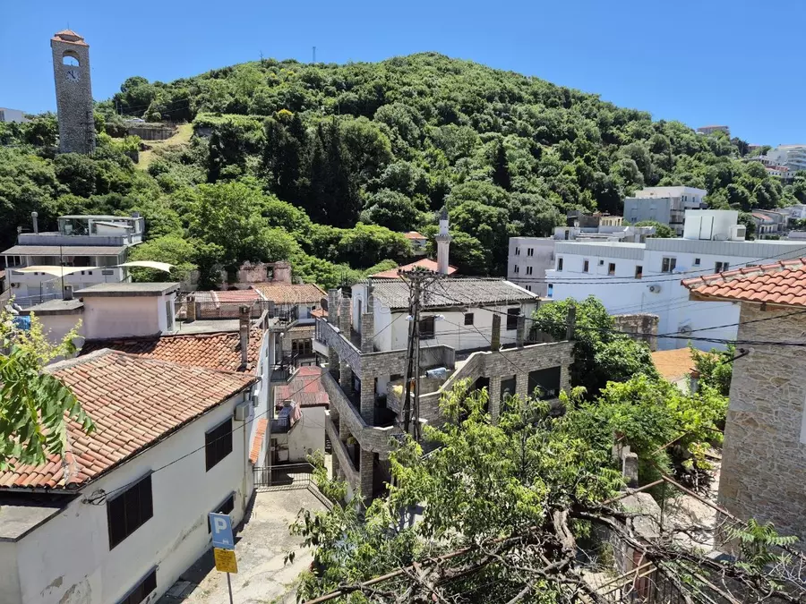 Kuca za renovaciju na odlicnoj lokaciji u ulcinju   600m od male plaze 40000 4