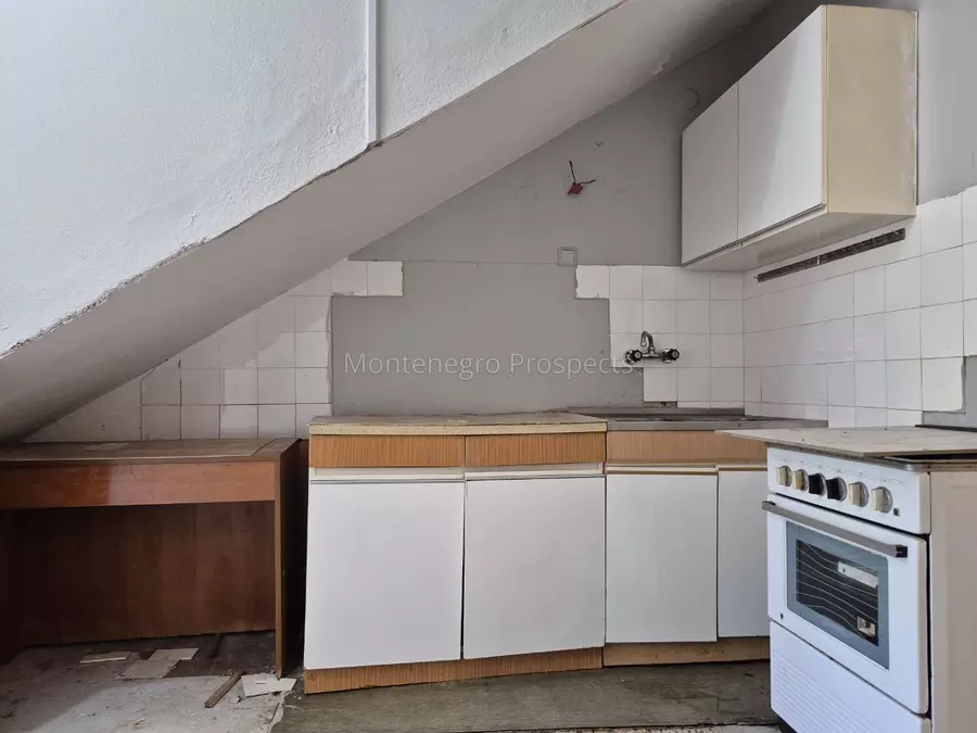 Kuca za renovaciju na odlicnoj lokaciji u ulcinju   600m od male plaze 40000 5