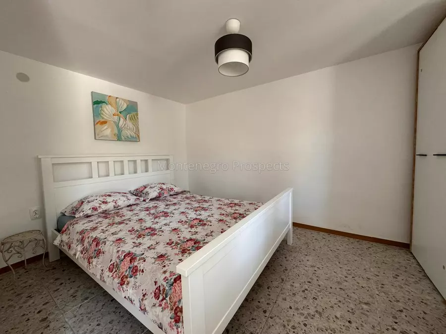 J10221 8