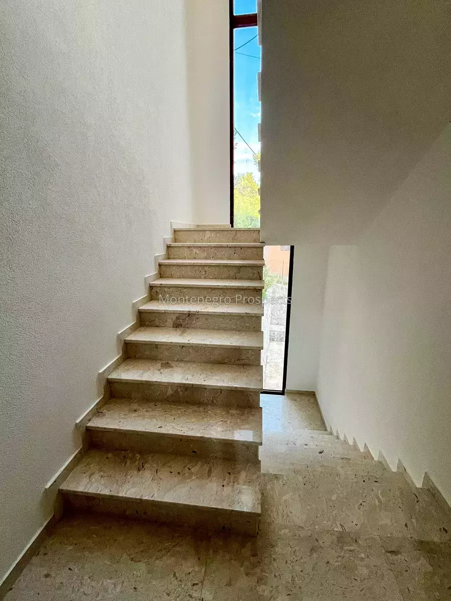 10695 14 0.jpg